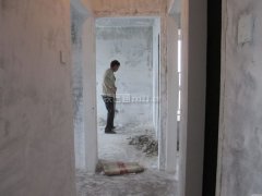 般墙体中都带有电管线